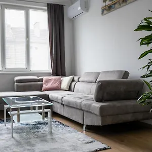 https://maria-luizas-cozy-central-apartment.sofiahotelsbg.com